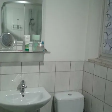Apartment In Bewohntem Haus